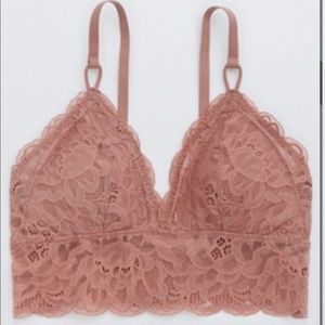 AERIE NEW BLOOMS LACE PADDED TRIANGLE BRALETTE. Size - Large